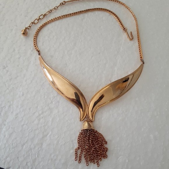 Avon Jewelry - Vintage  1980's Disco gold tassel choker